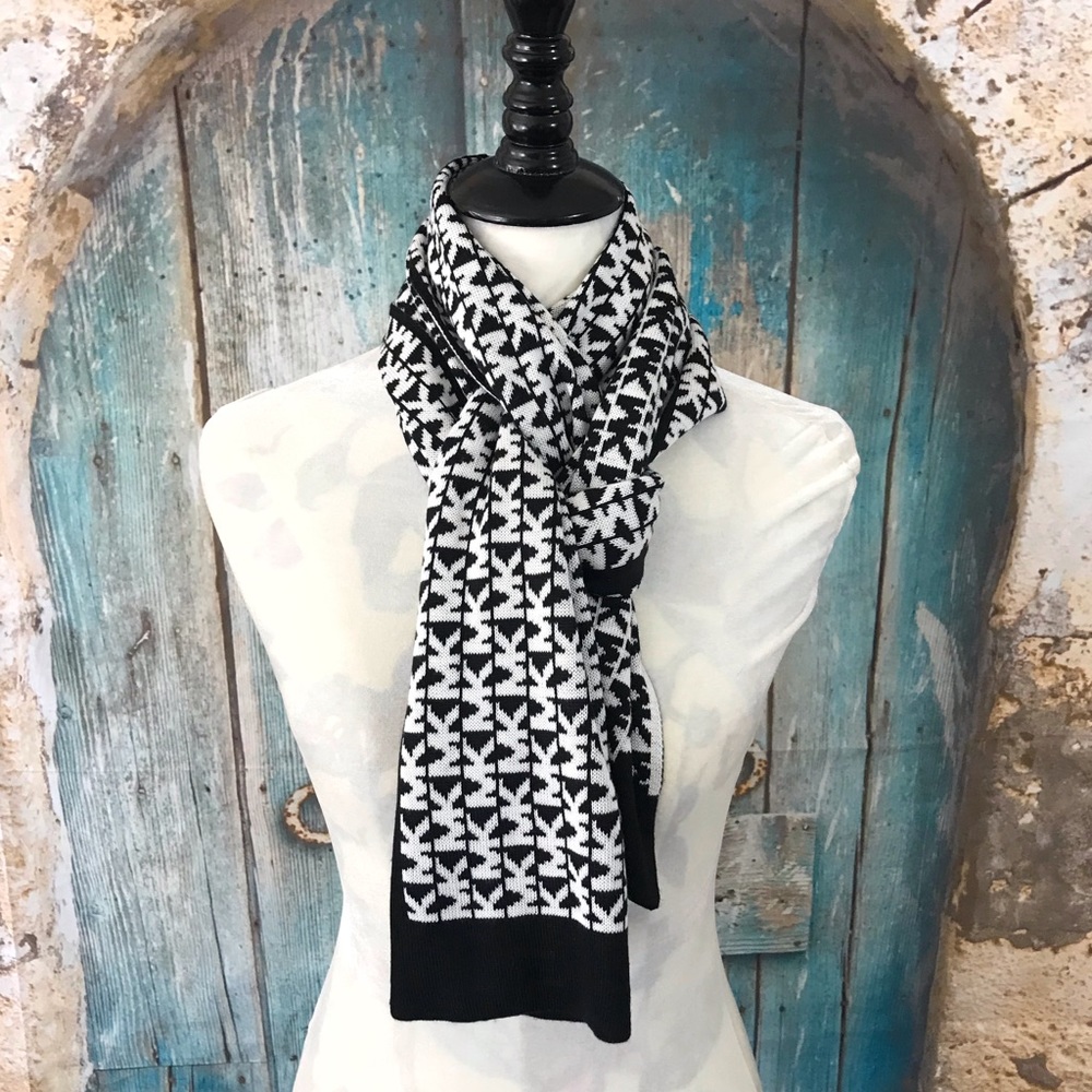 Michael Kors-Black & White Graphic Scarf